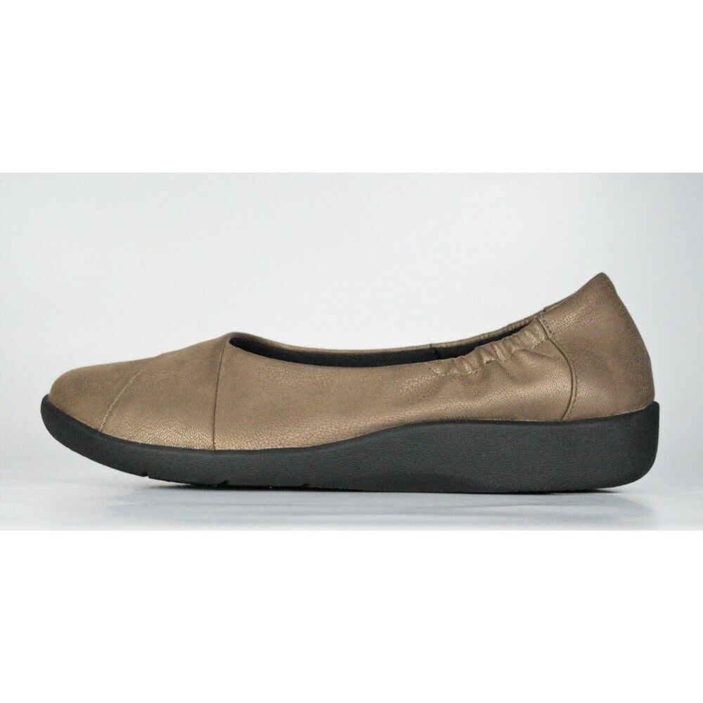 Clarks Cloudsteppers Women's Size 10 Bronze Flats Slip On Shoes - Picture 2 of 12